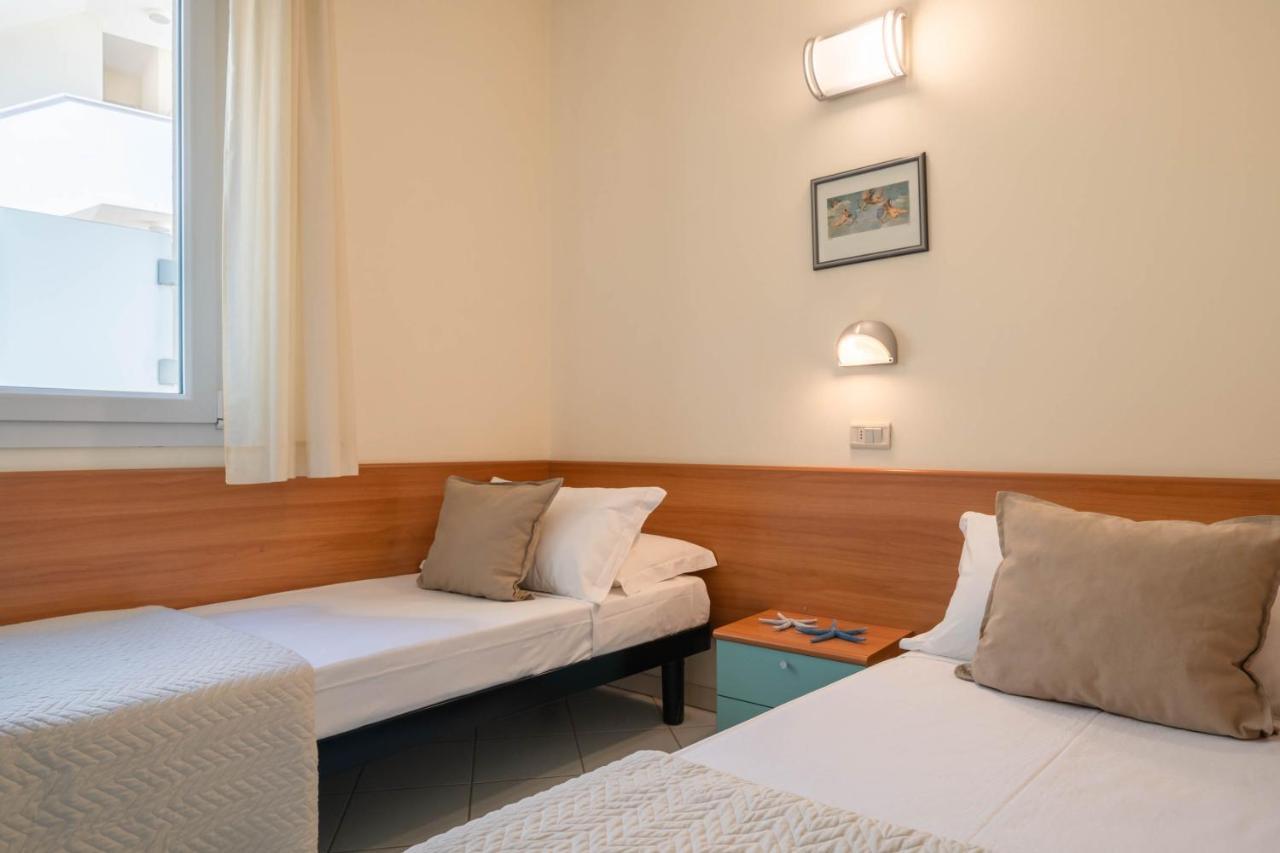 Residence Capitol Cattolica Esterno foto