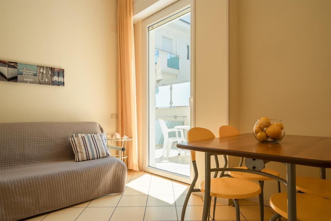Residence Capitol Cattolica Esterno foto
