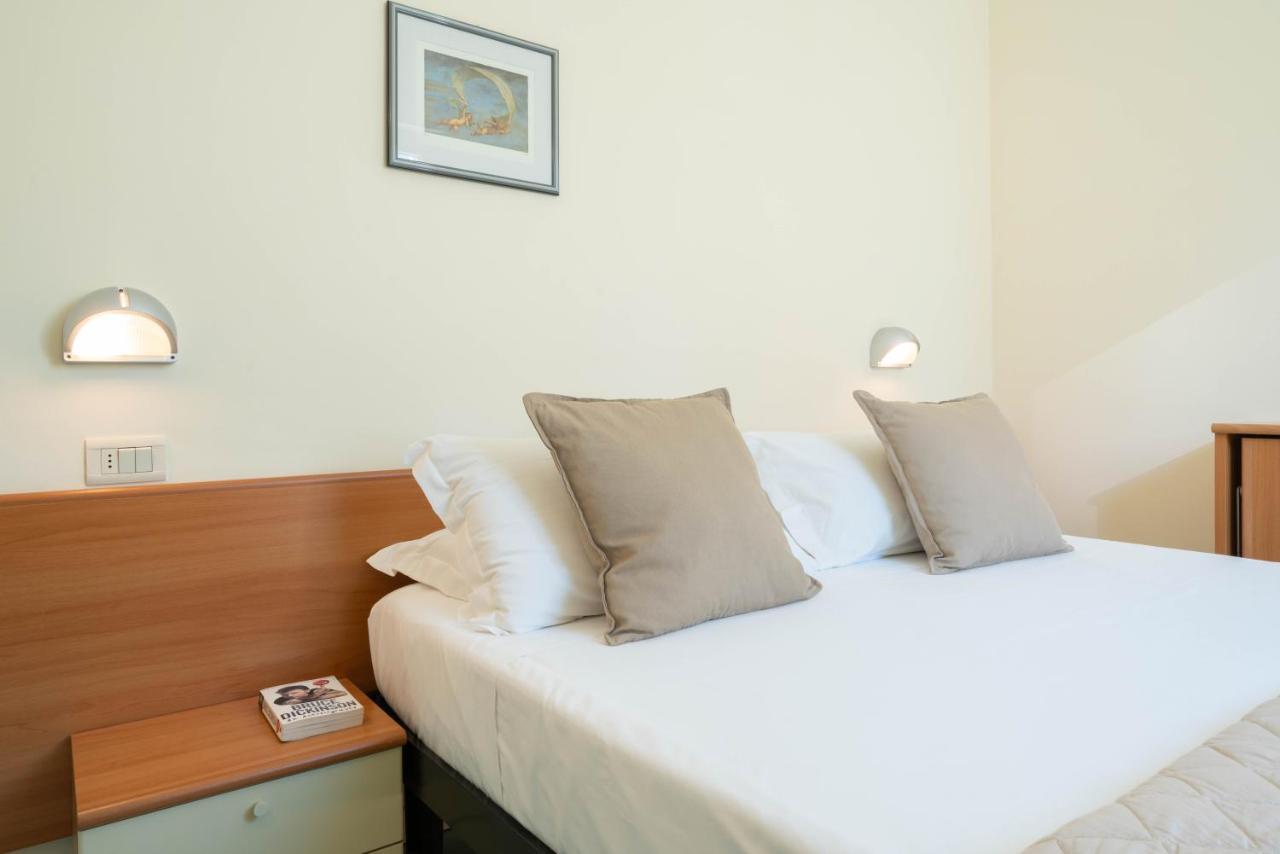 Residence Capitol Cattolica Esterno foto