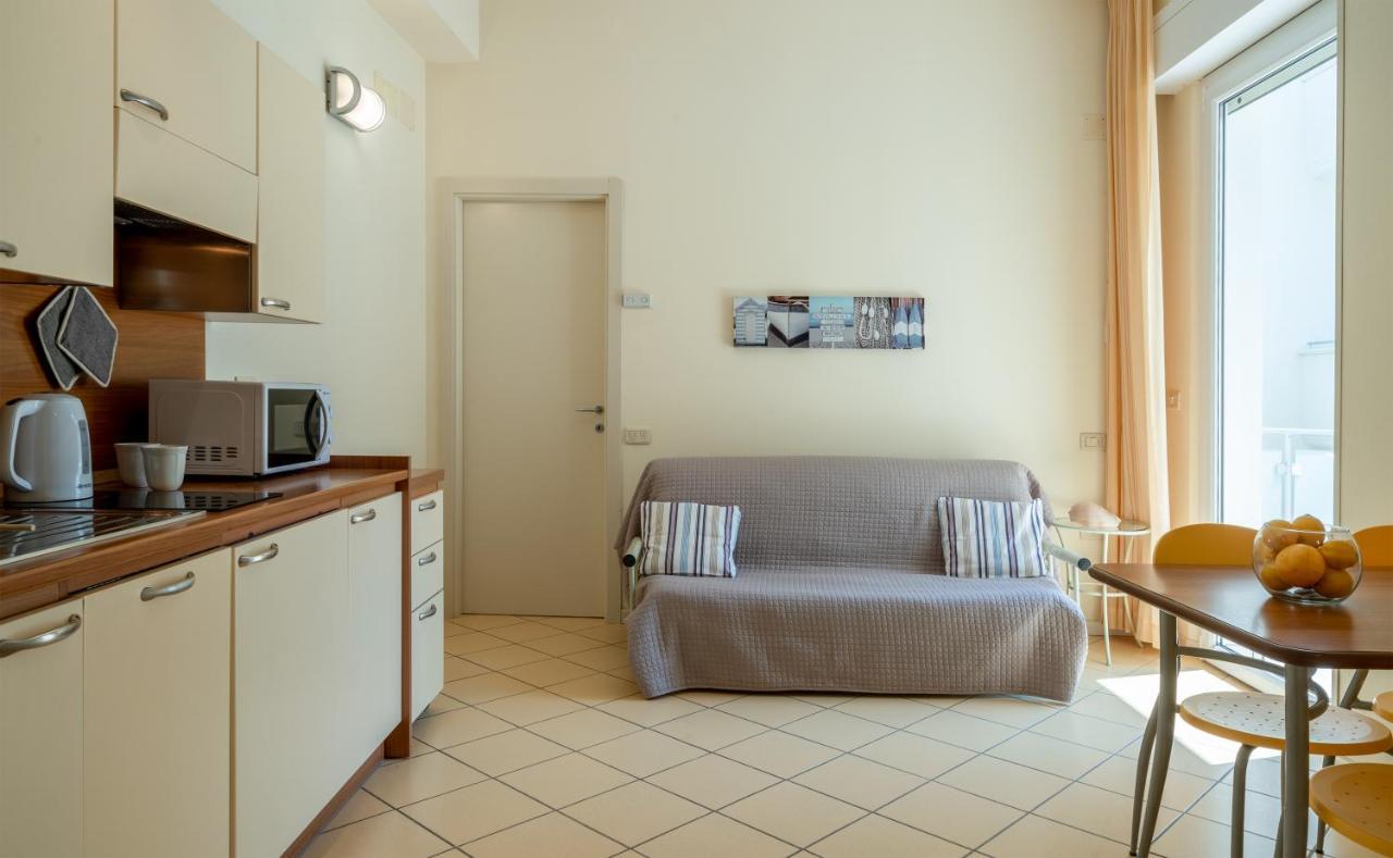 Residence Capitol Cattolica Esterno foto