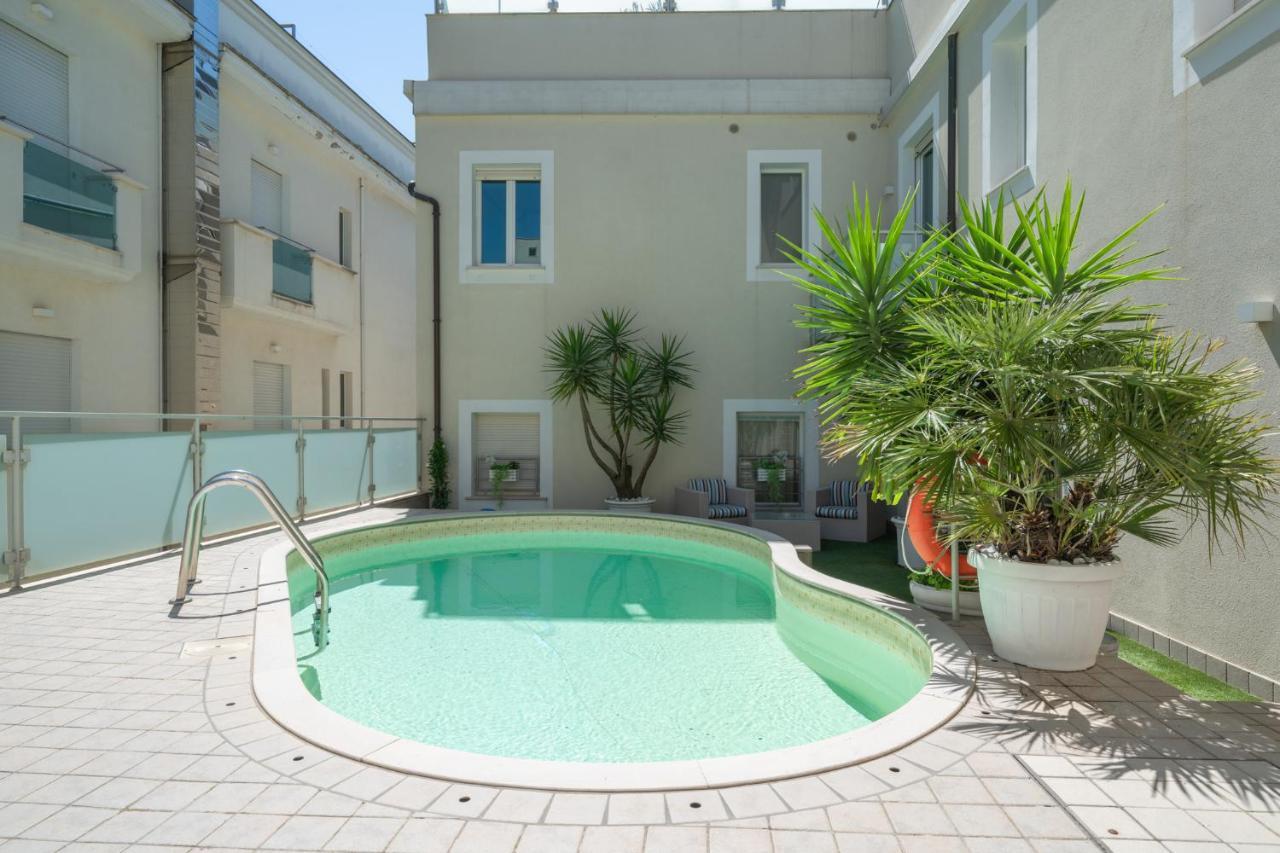Residence Capitol Cattolica Esterno foto