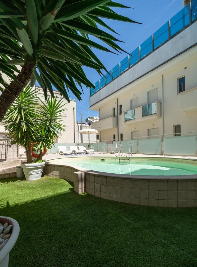 Residence Capitol Cattolica Esterno foto