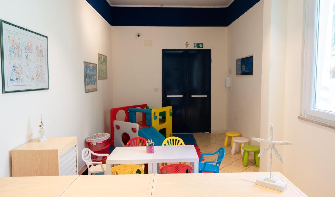 Residence Capitol Cattolica Esterno foto