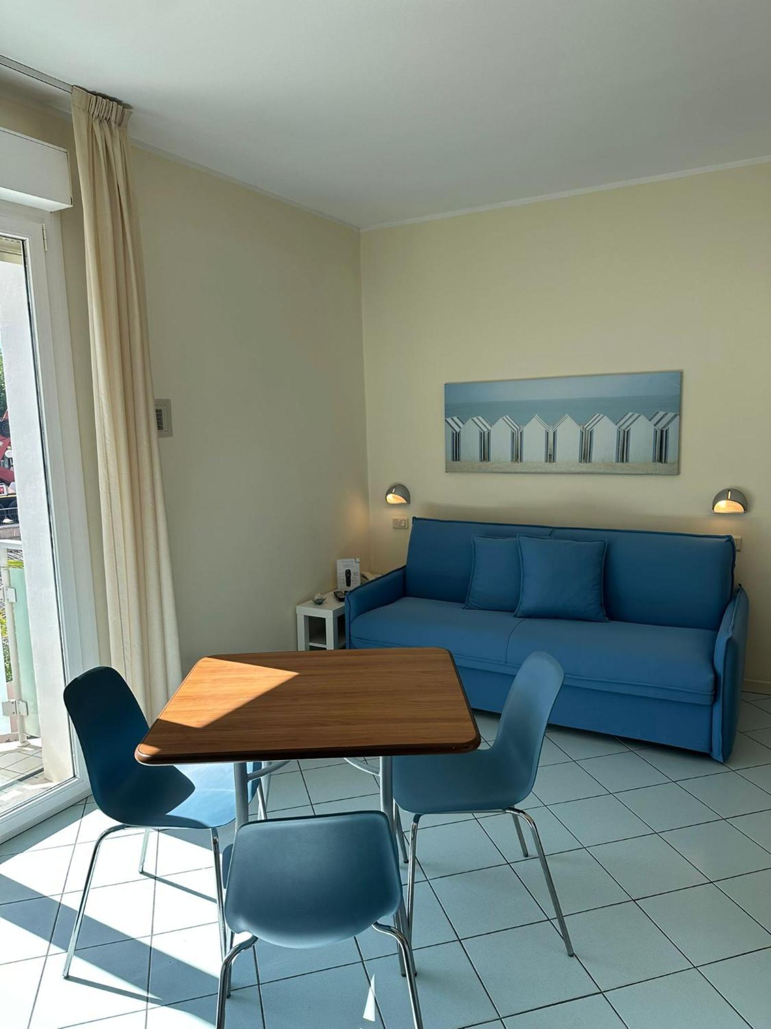 Residence Capitol Cattolica Esterno foto